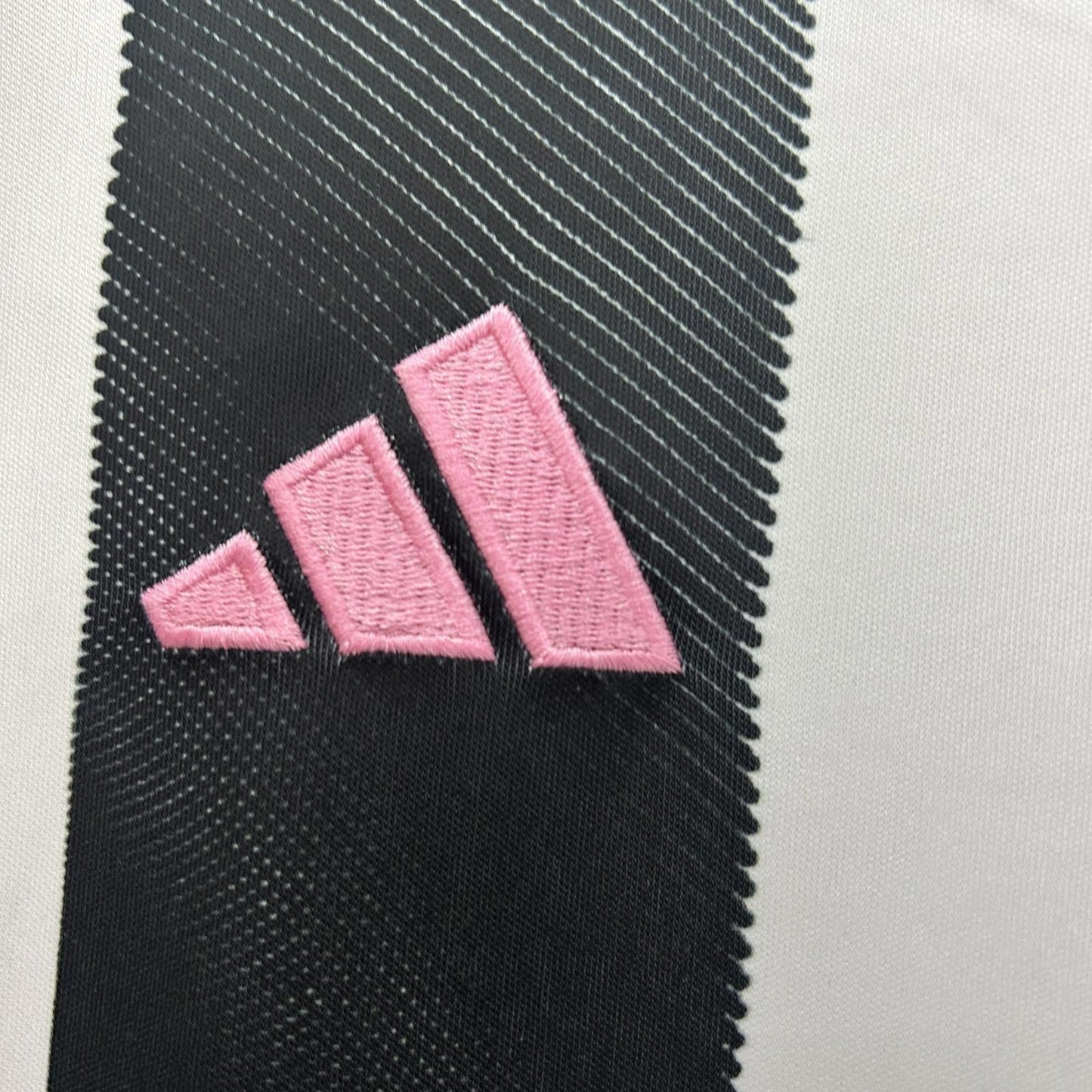 Juventus FC Adidas 25/26 Kids Home Kit - Inc Socks