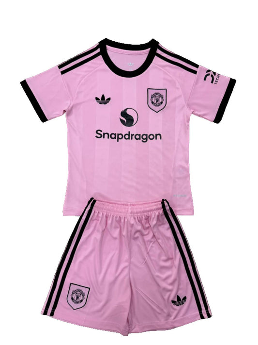 Manchester United 25/26 Kids Goalkeeper Kit - Pink - Inc Socks