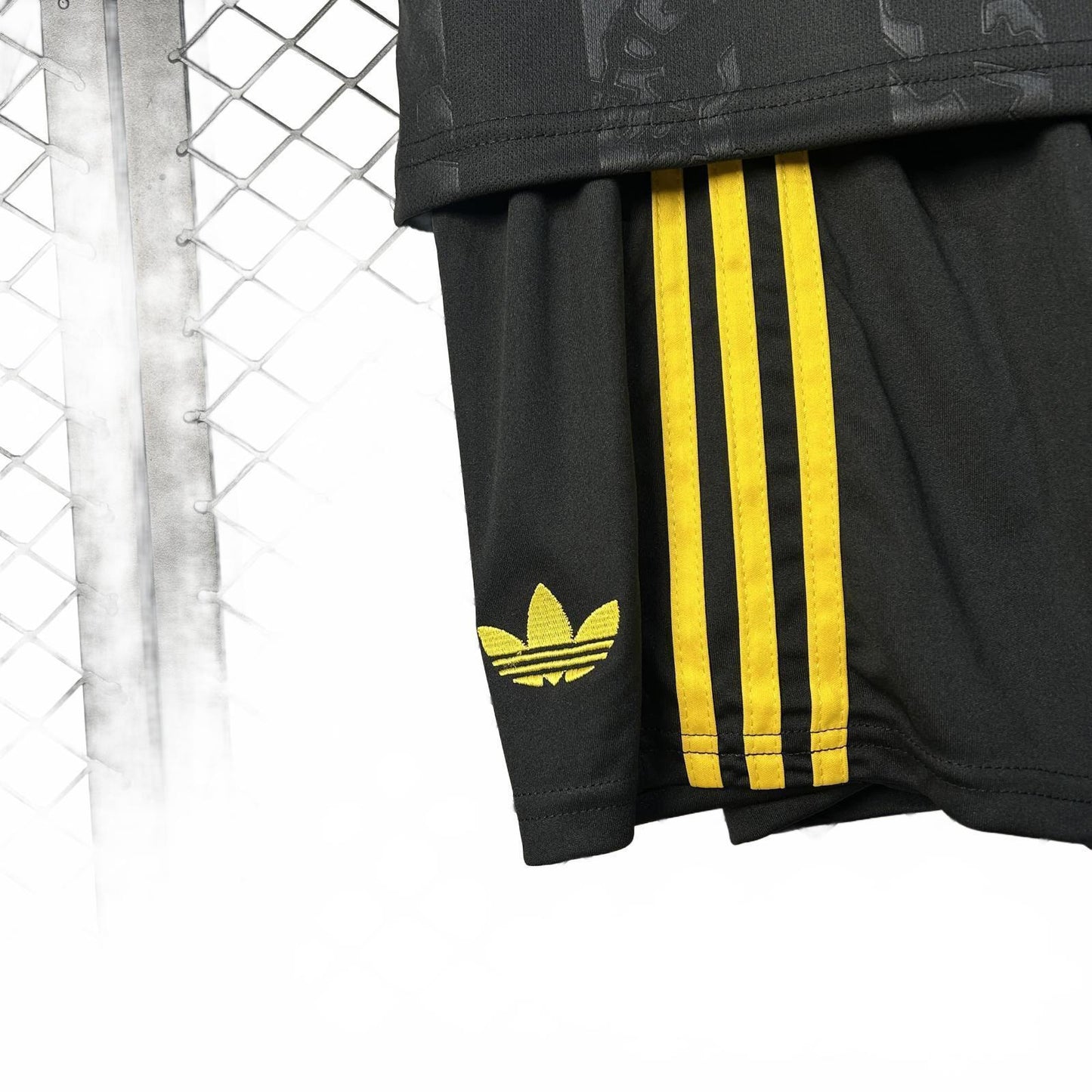 Manchester United 25/26 Adidas Kids Third Kit - Inc Socks