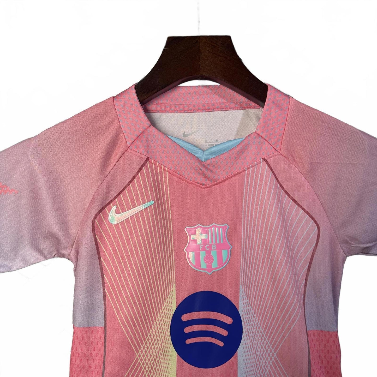 Barcelona 25/26 Nike Kids Kit - Pale Pink - Inc Socks