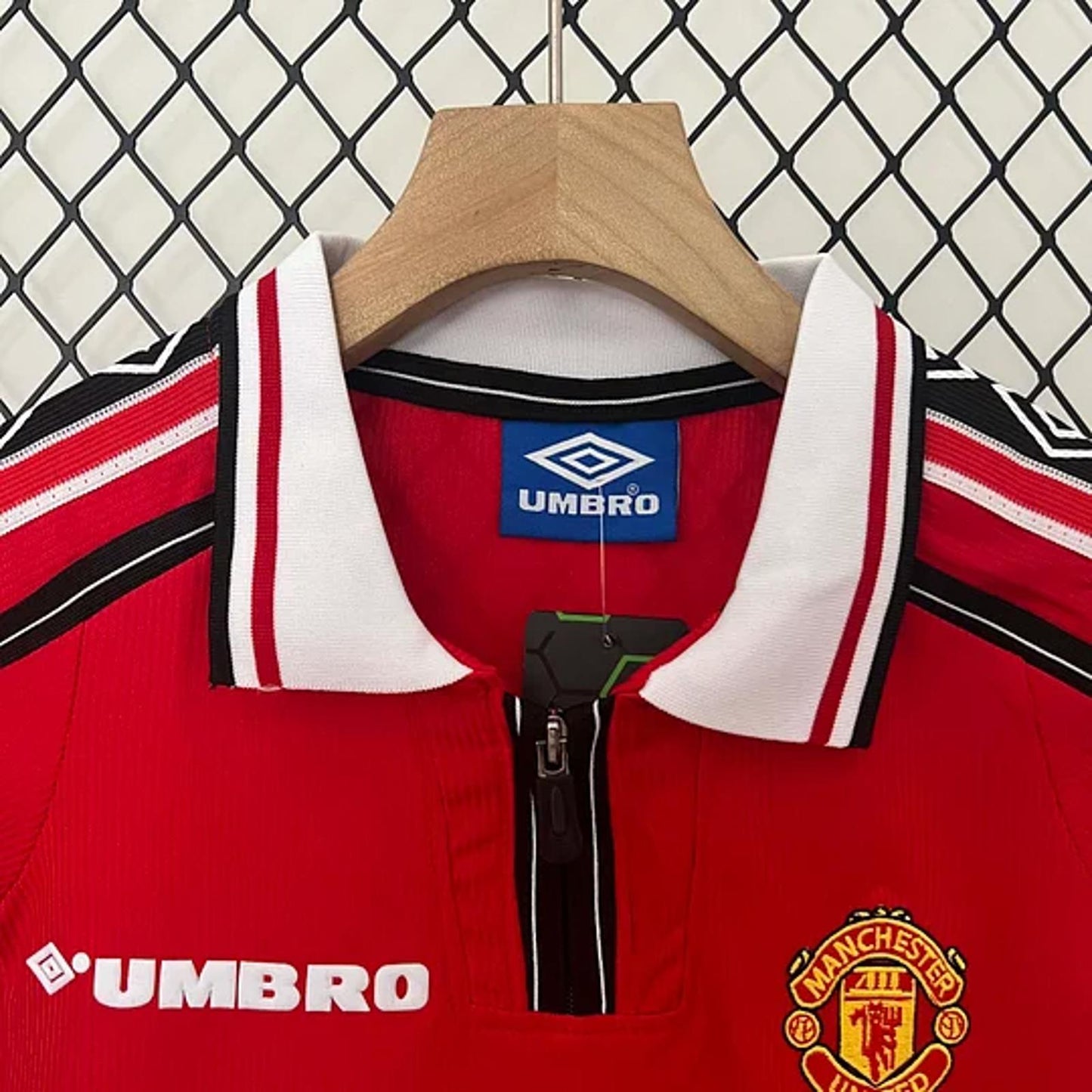 Manchester United 98/99 Umbro Kids Home Kit - Red - Inc Socks
