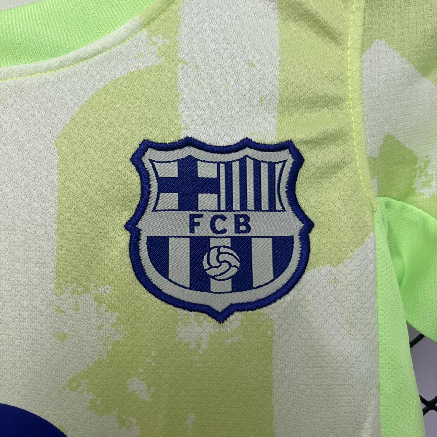 Barcelona 25/26 Nike Kids Kit - Neon Green - Inc Socks