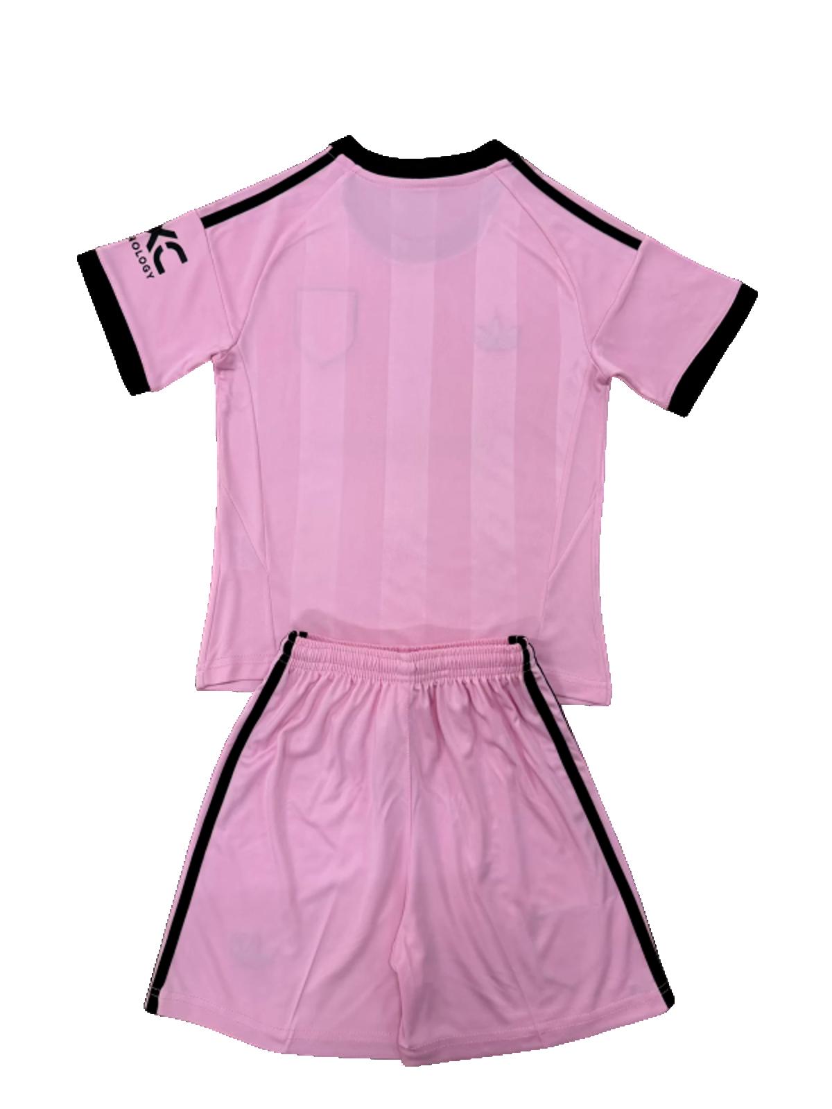 Manchester United 25/26 Kids Goalkeeper Kit - Pink - Inc Socks