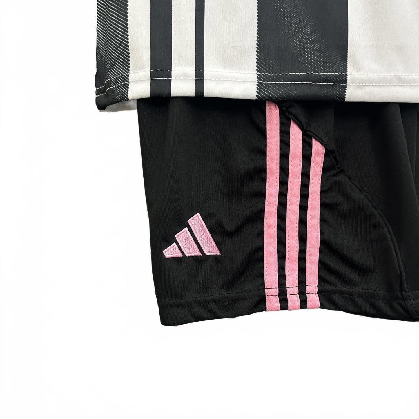 Juventus FC Adidas 25/26 Kids Home Kit - Inc Socks