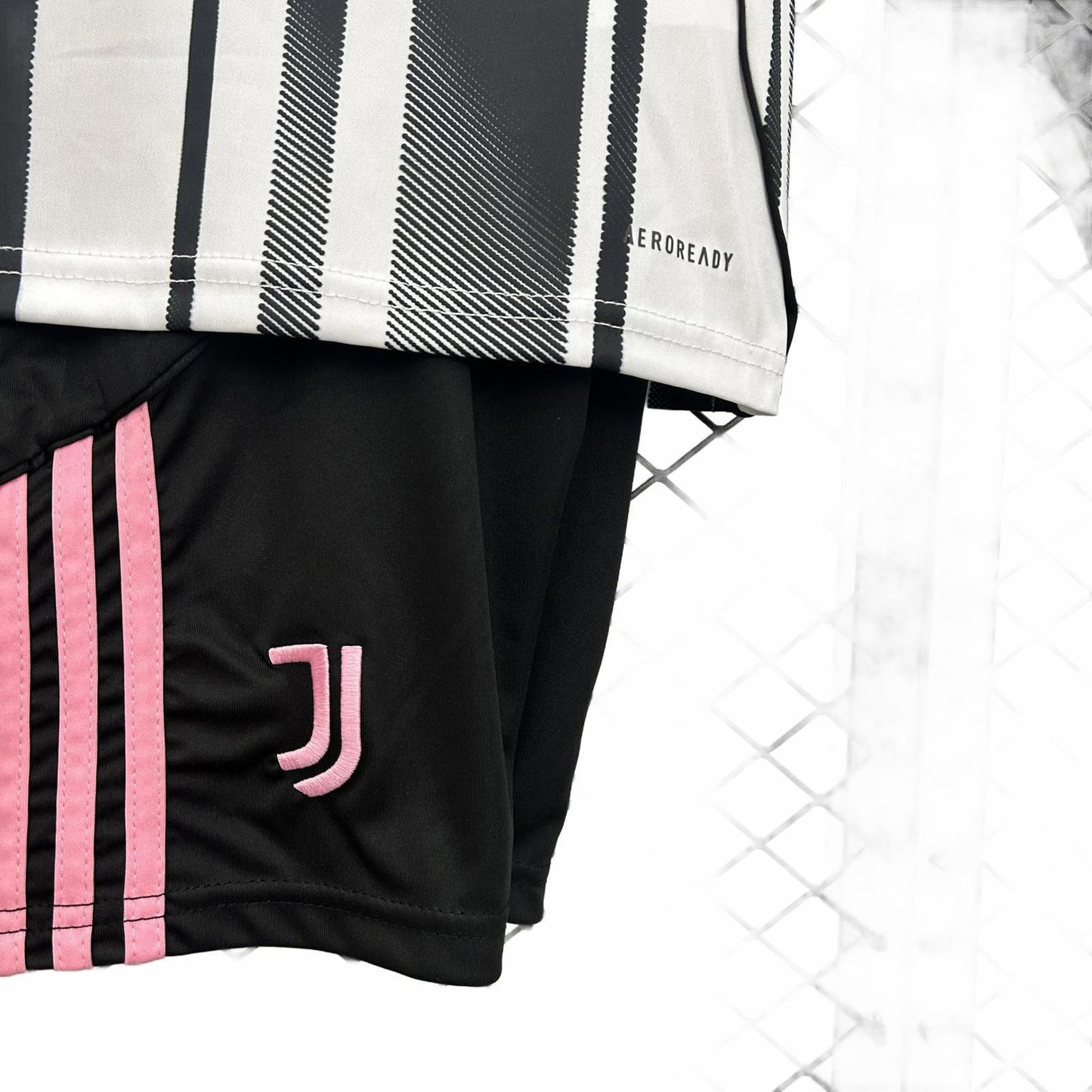 Juventus FC Adidas 25/26 Kids Home Kit - Inc Socks